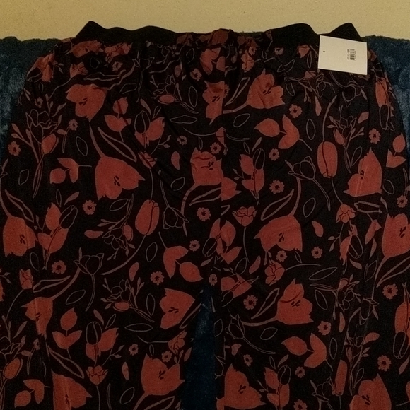 Women's Pants - Picture 2 of 3